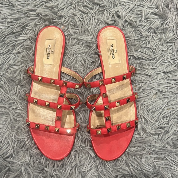 • Valentino Garavani • Rockstud Flat Calfskin Slide Sandal Rosso Red 38.5 Women - Picture 5 of 9